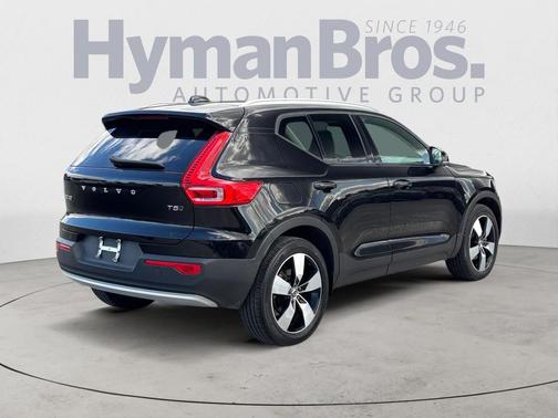 2021 Volvo XC40 T5 Momentum