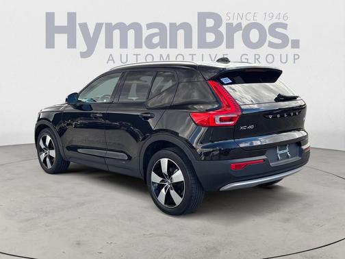 2021 Volvo XC40 T5 Momentum