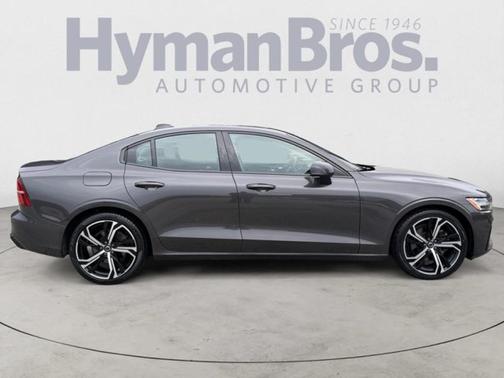 2023 Volvo S60 B5 Core Dark Theme