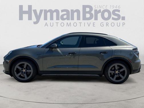 Aventurine Green Metallic 2024 Porsche Macan Macan Electric 4