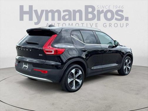 2025 Volvo XC40 B5 Plus Bright Theme