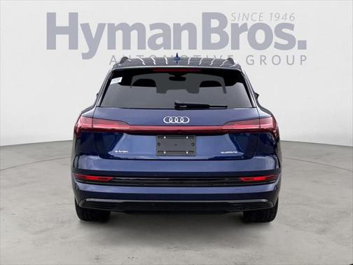 2022 Audi e-tron Premium Plus