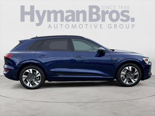 2022 Audi e-tron Premium Plus
