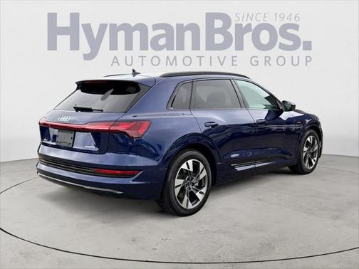 2022 Audi e-tron Premium Plus
