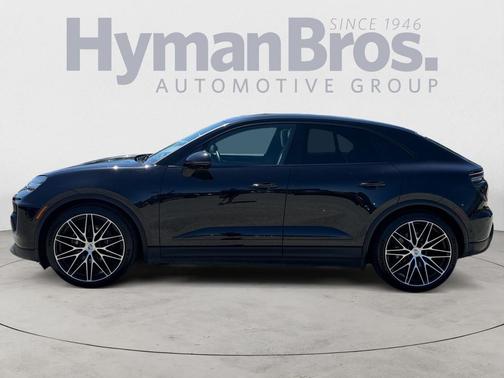 Jet Black Metallic 2025 Porsche Macan Macan Electric 4