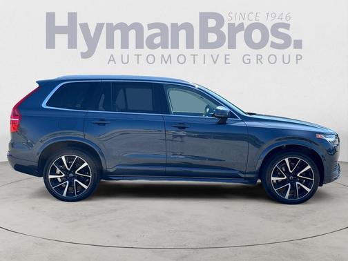2022 Volvo XC90 T6 Momentum