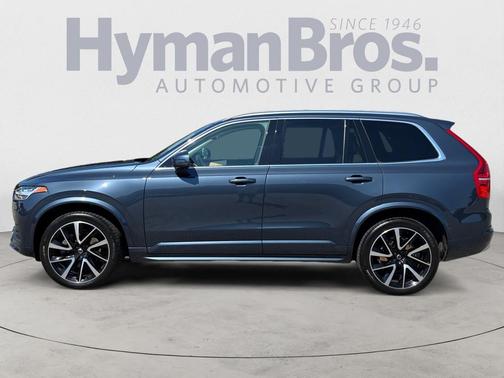2022 Volvo XC90 T6 Momentum