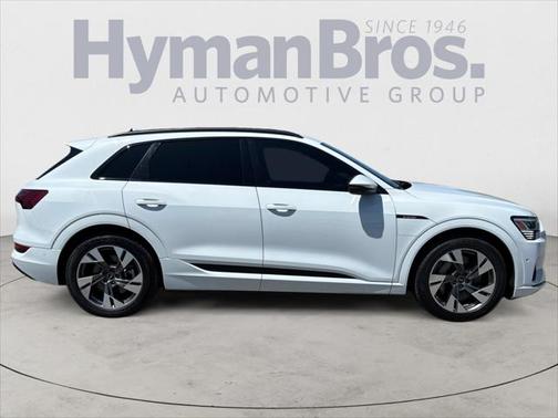 2021 Audi e-tron Premium Plus