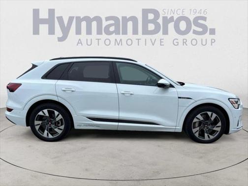 2021 Audi e-tron Premium Plus