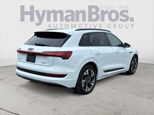 2021 Audi e-tron Premium Plus