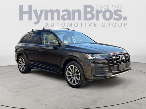 2023 Audi Q7 45 Premium Plus