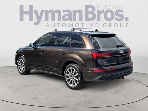 2023 Audi Q7 45 Premium Plus