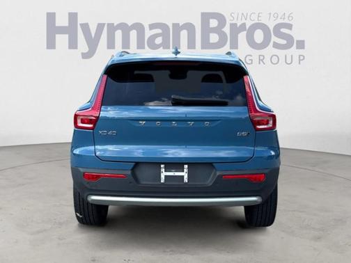 2023 Volvo XC40 B5 Plus Bright Theme