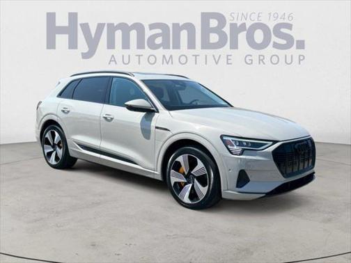 2022 Audi e-tron Premium Plus
