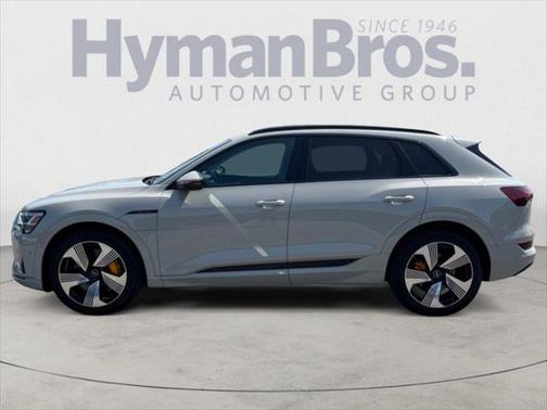 2022 Audi e-tron Premium Plus