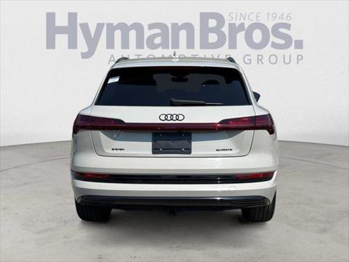 2022 Audi e-tron Premium Plus
