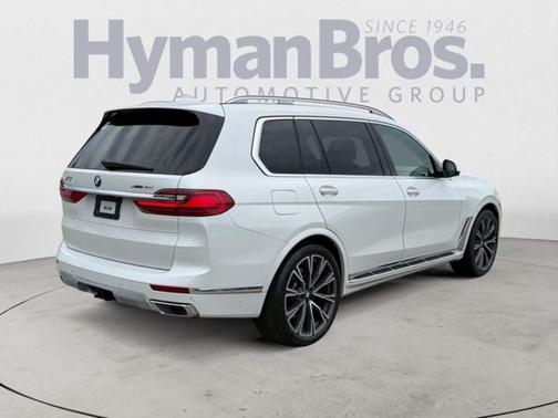 Mineral White Metallic 2022 BMW X7 xDrive40i