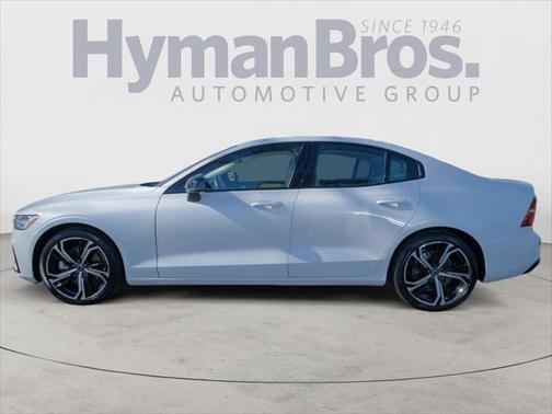 2023 Volvo S60 Plus Dark Theme