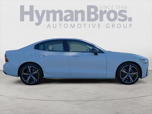 2023 Volvo S60 Plus Dark Theme