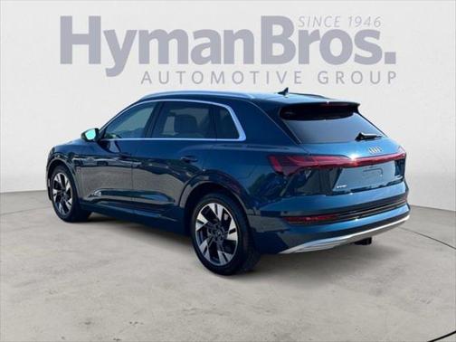2022 Audi e-tron Premium Plus