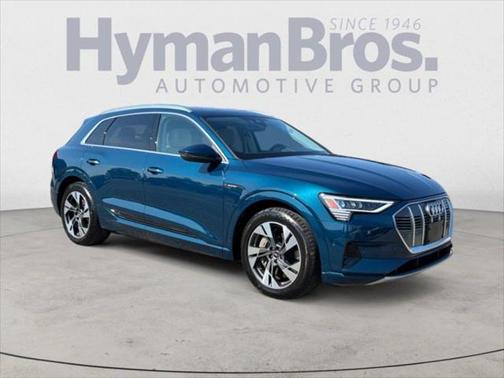 2022 Audi e-tron Premium Plus