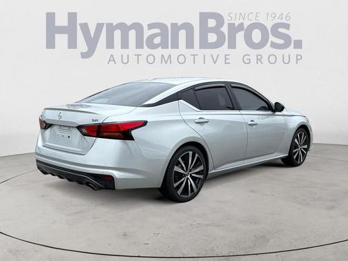 2020 Nissan Altima SR FWD