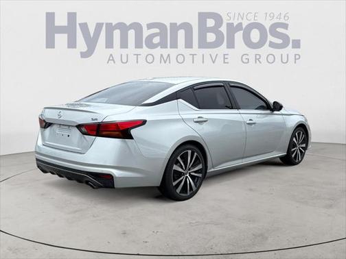 2020 Nissan Altima SR FWD