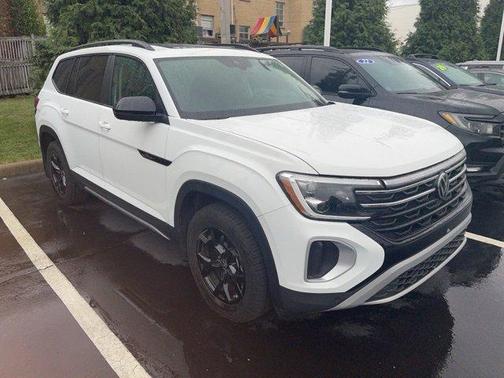 2024 Volkswagen Atlas 2.0T Peak Edition SE w/Technology