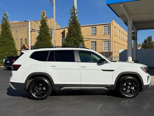 2024 Volkswagen Atlas 2.0T Peak Edition SE w/Technology