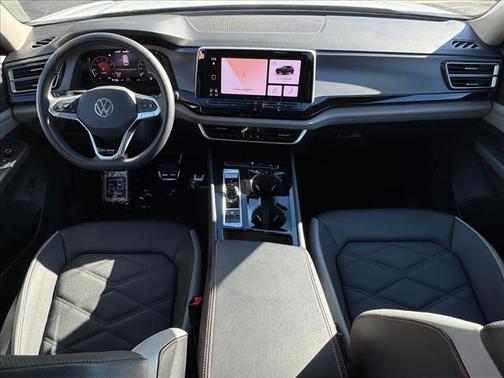 2024 Volkswagen Atlas 2.0T Peak Edition SE w/Technology
