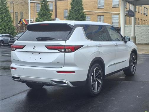 2023 Mitsubishi Outlander SE
