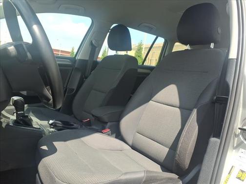 2016 Volkswagen Golf SportWagen TSI S 4-Door