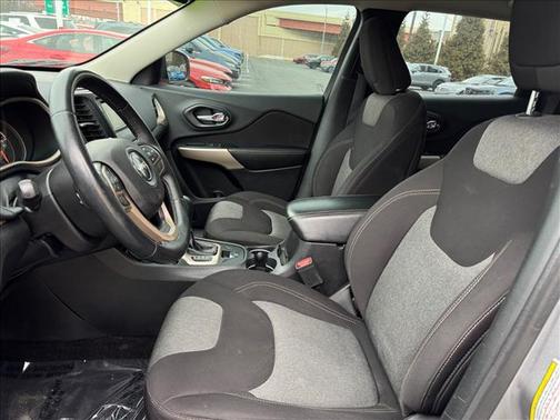 2017 Jeep Cherokee Sport