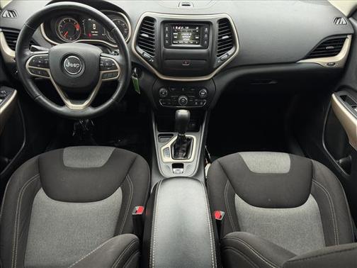 2017 Jeep Cherokee Sport