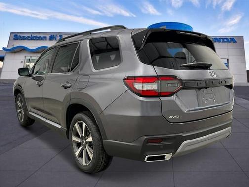 2025 Honda Pilot Touring 8-Passenger