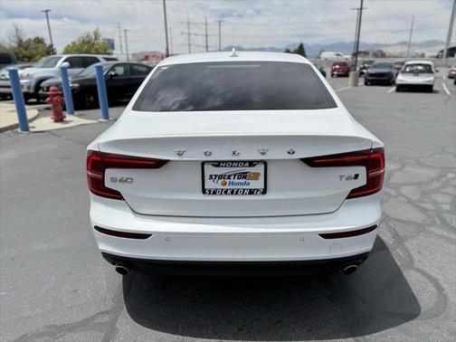 2020 Volvo S60 T6 Momentum