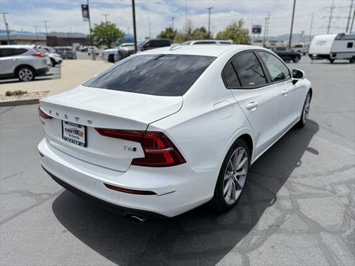 2020 Volvo S60 T6 Momentum