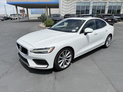 2020 Volvo S60 T6 Momentum