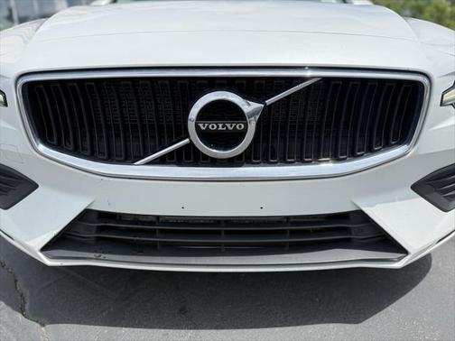 2020 Volvo S60 T6 Momentum