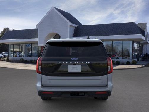 Glacier Gray Metallic Tri-Coat 2026 Ford Expedition Max Active 4x4