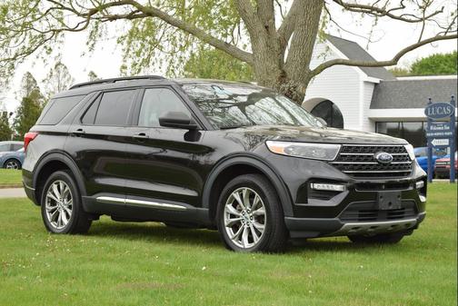 Agate Black Metallic 2023 Ford Explorer XLT