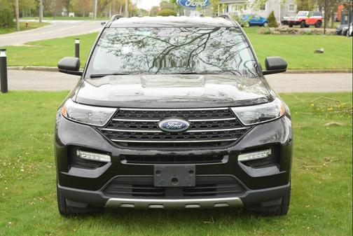 Agate Black Metallic 2023 Ford Explorer XLT