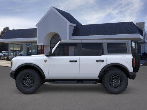 Oxford White 2026 Ford Bronco Badlands