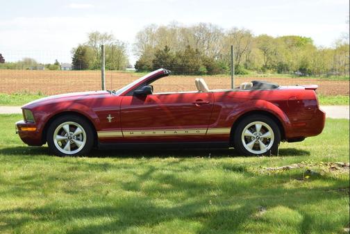 Red 2008 Ford Mustang Premium