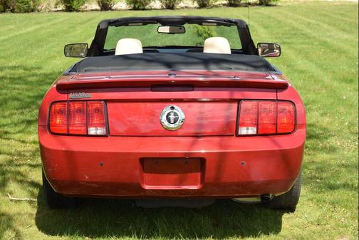 Red 2008 Ford Mustang Premium