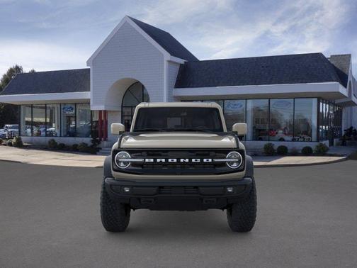 Desert Sand 2026 Ford Bronco Outer Banks