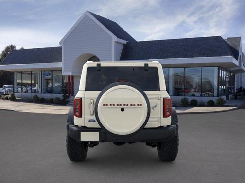 Wimbledon White 2026 Ford Bronco Outer Banks
