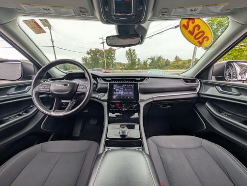 2022 Jeep Grand Cherokee L Laredo