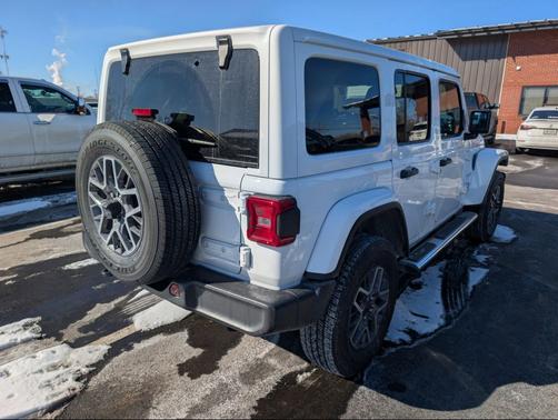 2024 Jeep Wrangler 4-Door Sahara 4x4