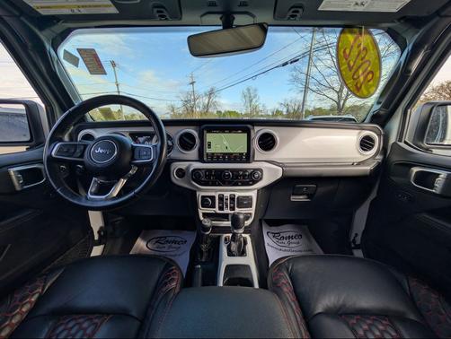 Bright White Clearcoat 2022 Jeep Wrangler Unlimited Sahara